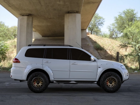 Расширители MMC Pajero Sport 2