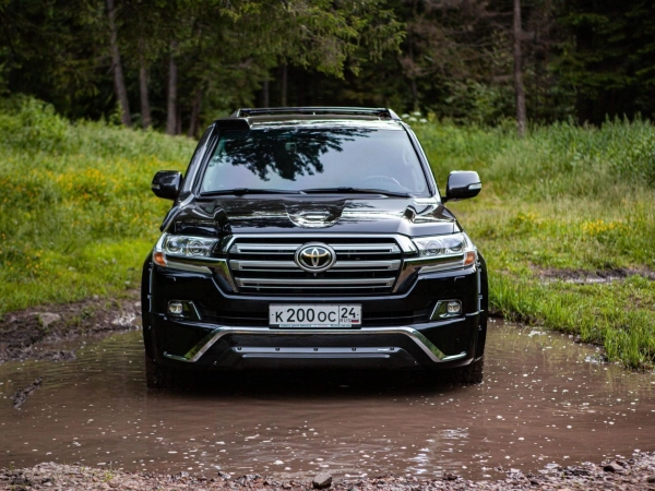 Накладка пер бампера Land Cruiser 200 15+